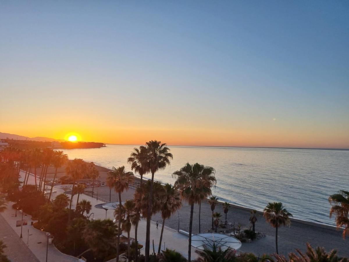 Sunnypalms - Beachfront Penthouse With Stunning Sea View Estepona Eksteriør bilde