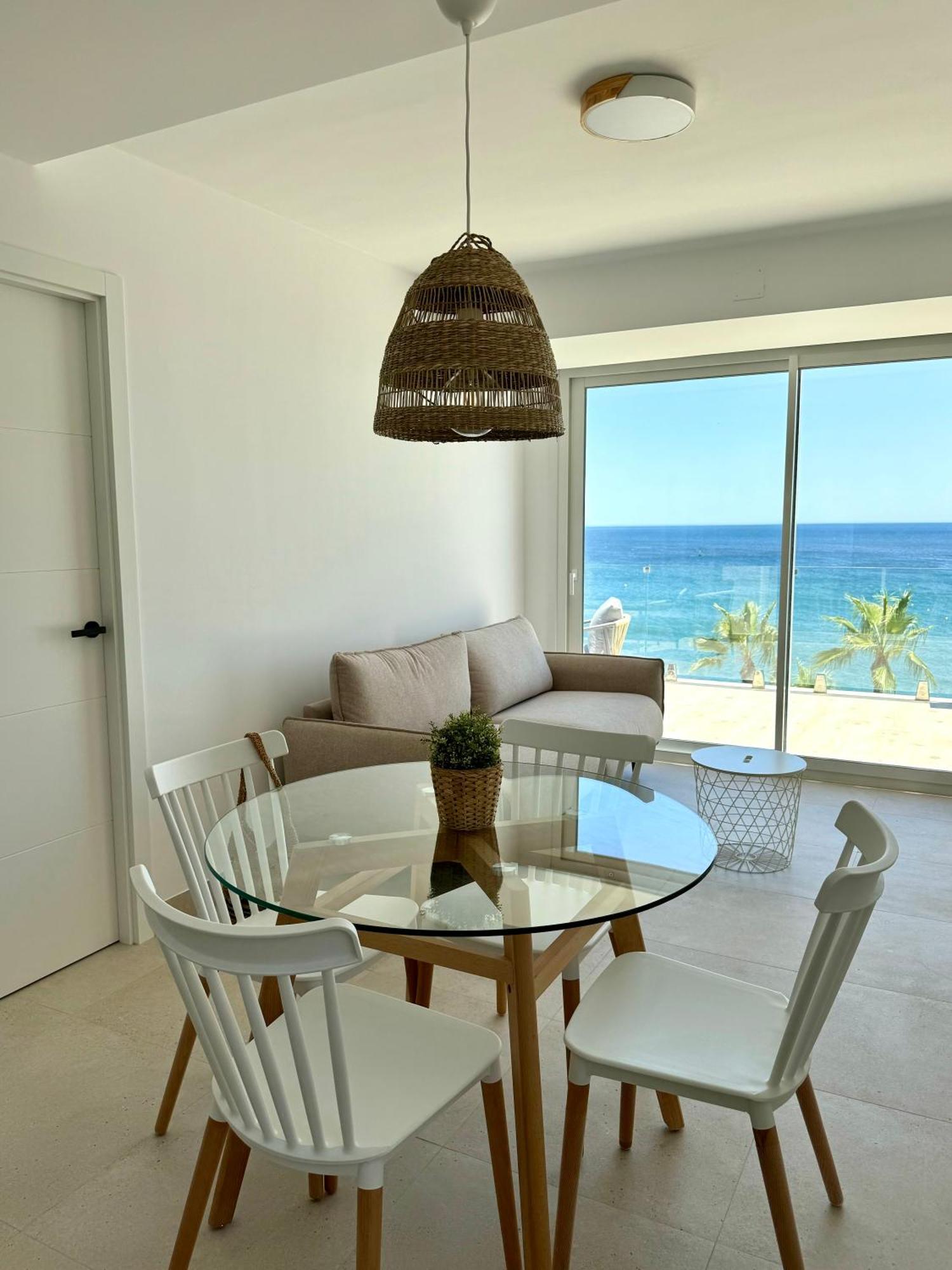 Sunnypalms - Beachfront Penthouse With Stunning Sea View Estepona Eksteriør bilde