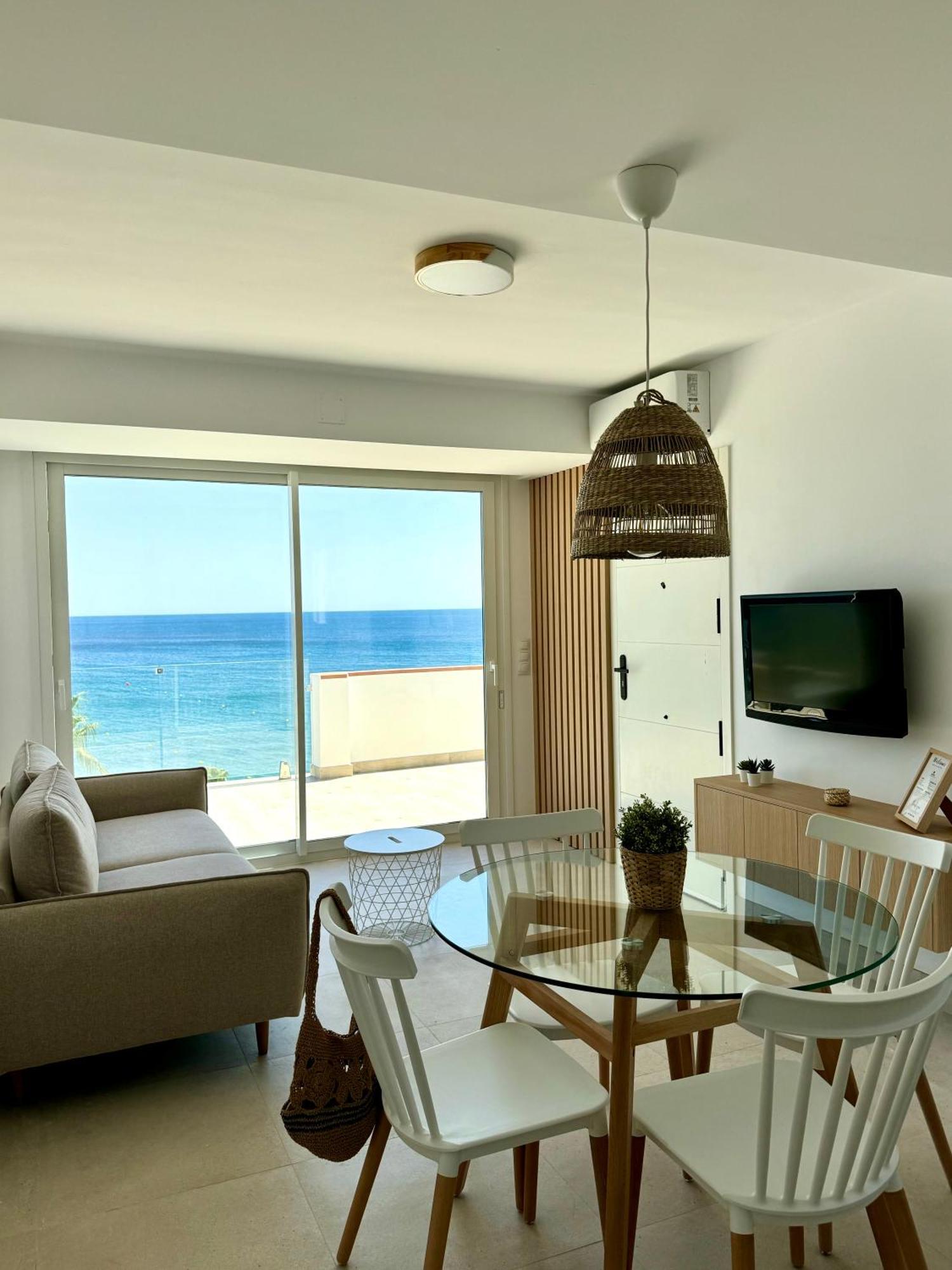 Sunnypalms - Beachfront Penthouse With Stunning Sea View Estepona Eksteriør bilde