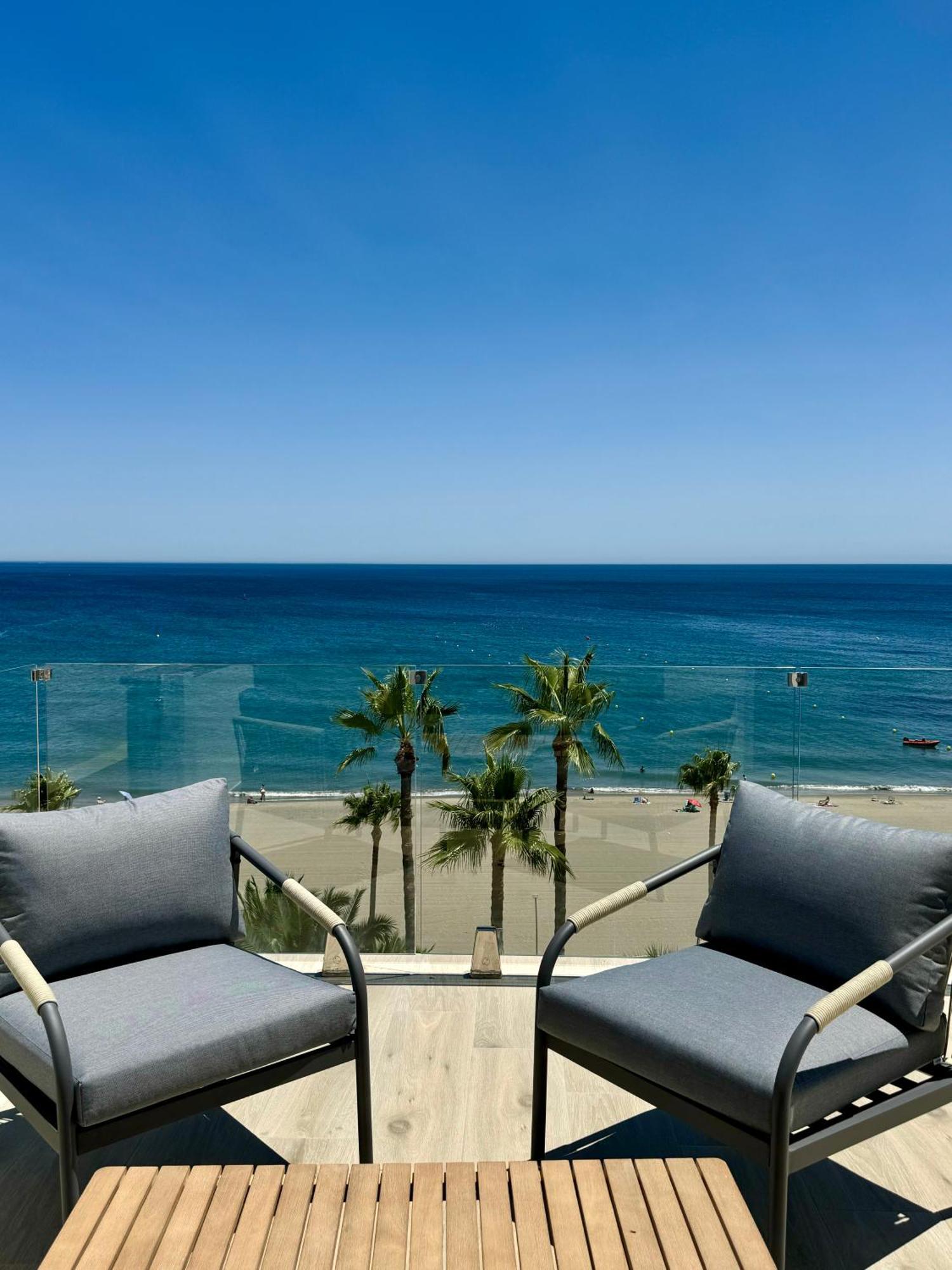 Sunnypalms - Beachfront Penthouse With Stunning Sea View Estepona Eksteriør bilde