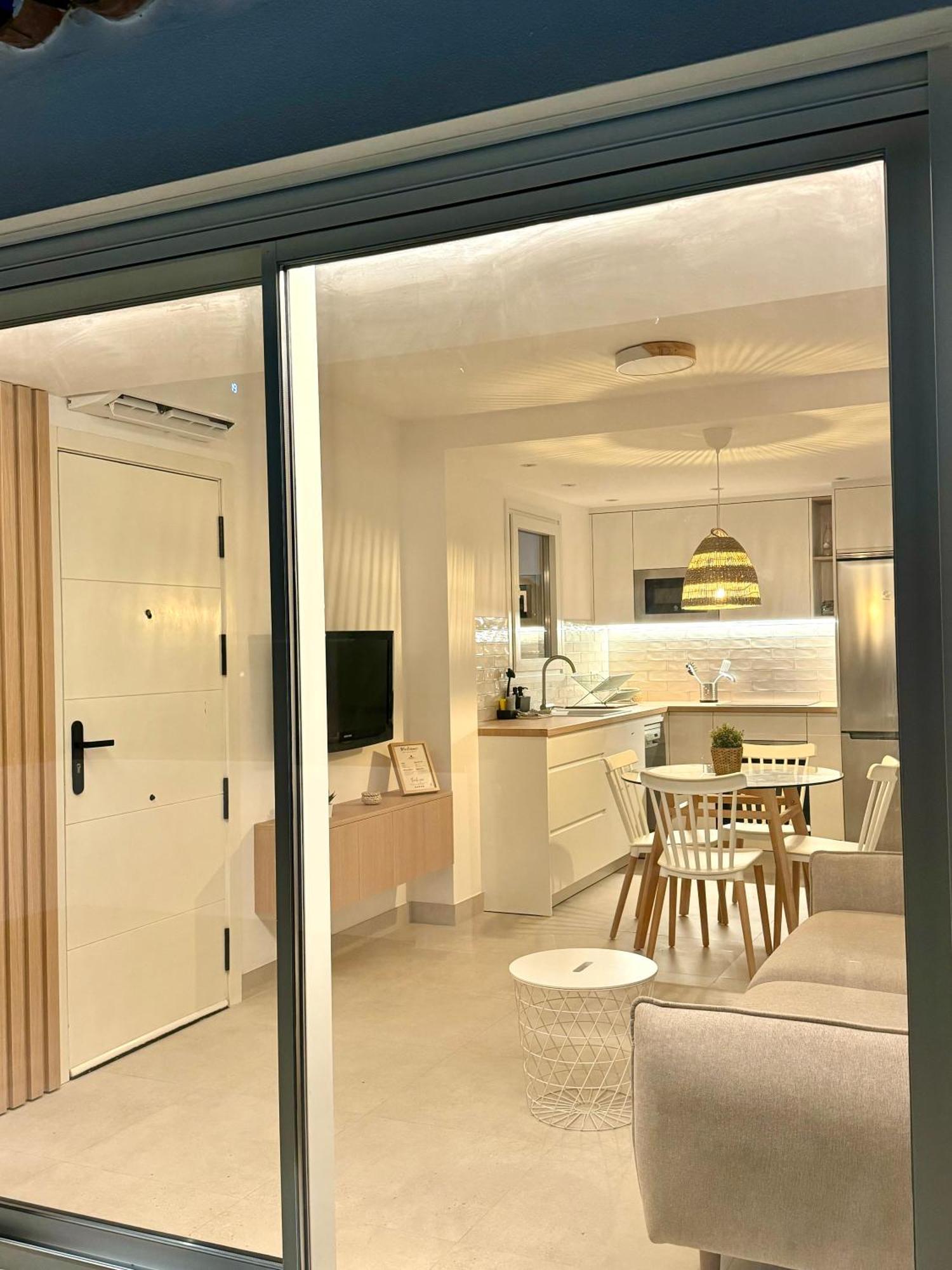 Sunnypalms - Beachfront Penthouse With Stunning Sea View Estepona Eksteriør bilde
