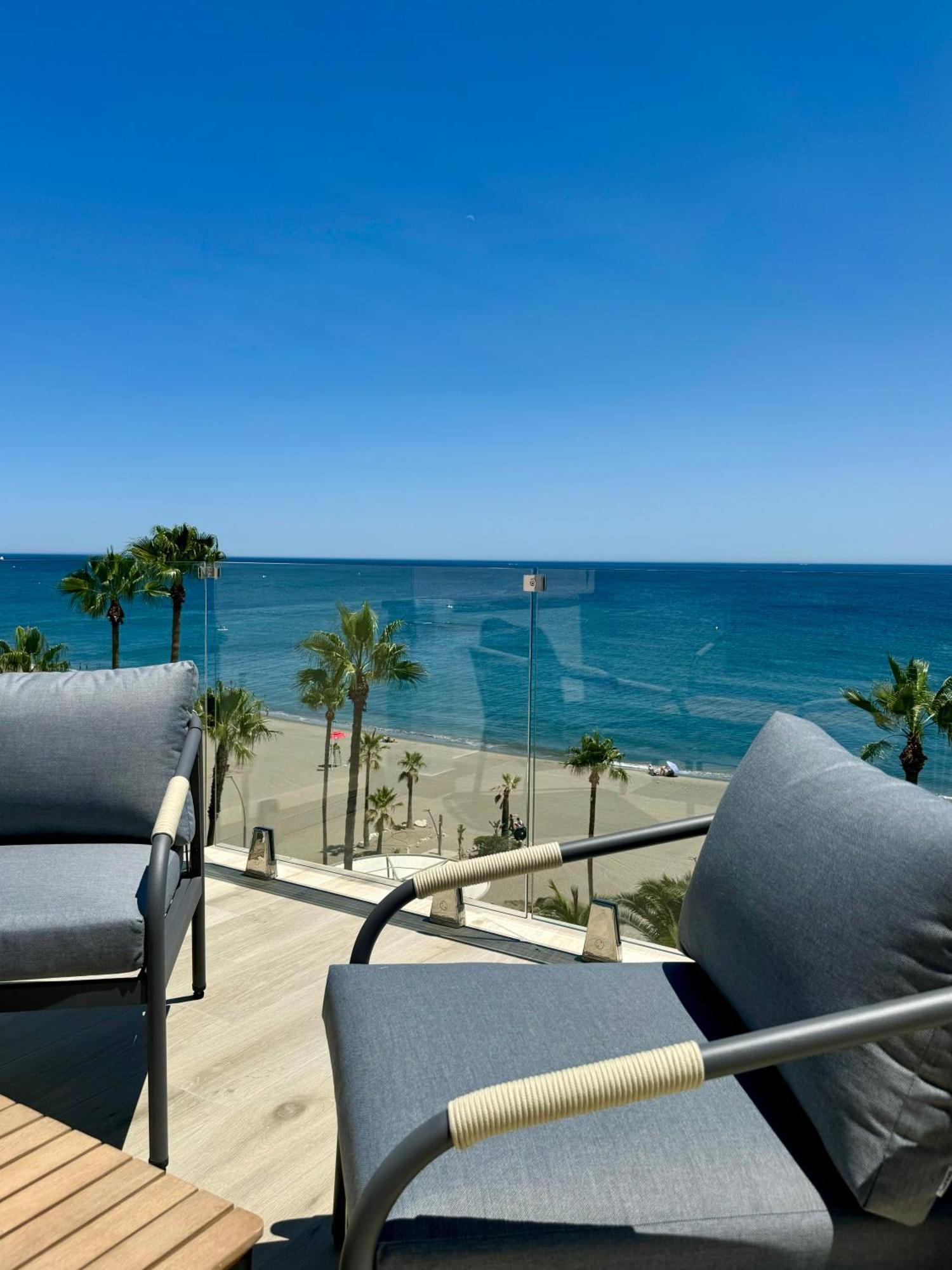 Sunnypalms - Beachfront Penthouse With Stunning Sea View Estepona Eksteriør bilde