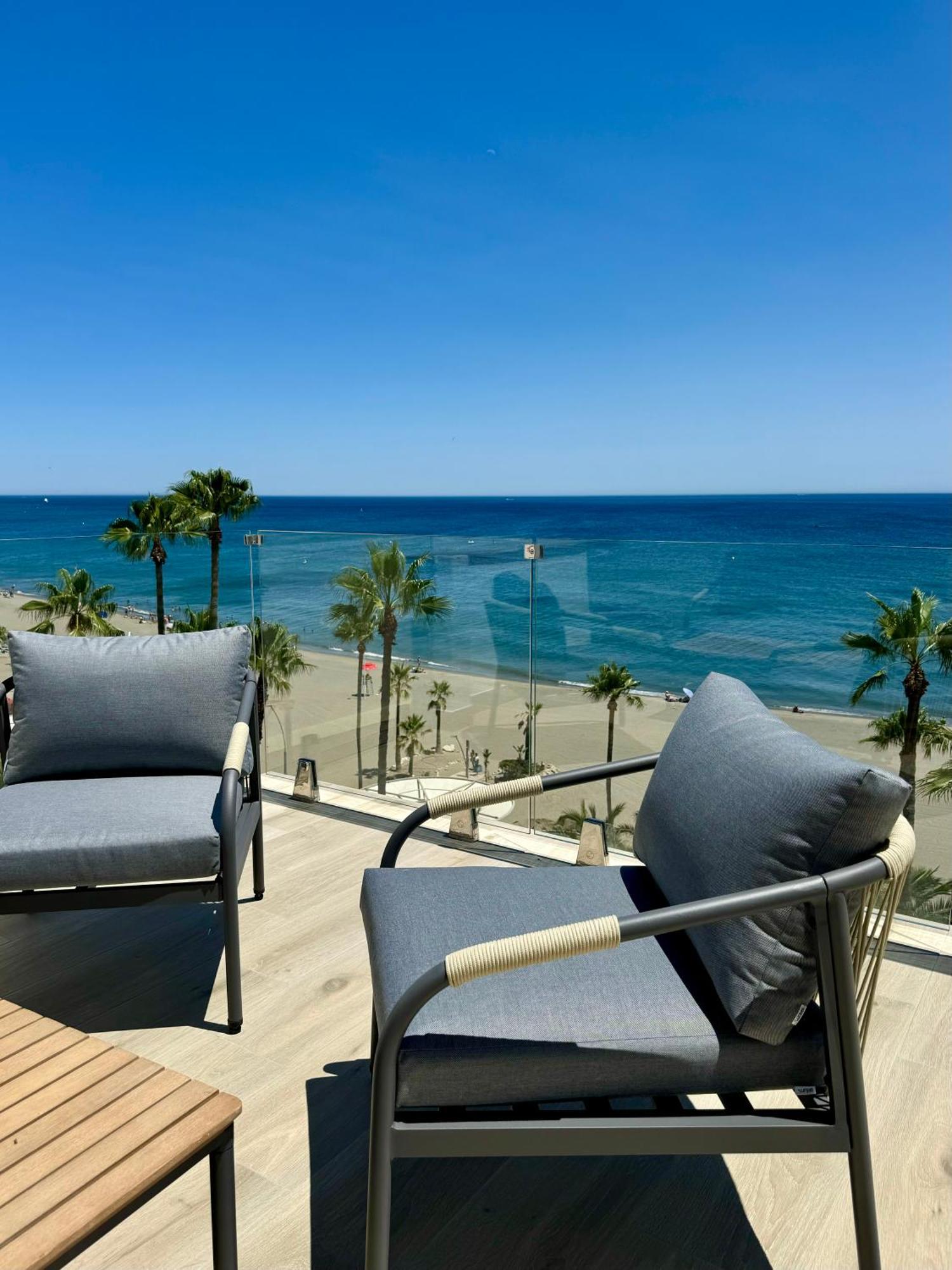 Sunnypalms - Beachfront Penthouse With Stunning Sea View Estepona Eksteriør bilde