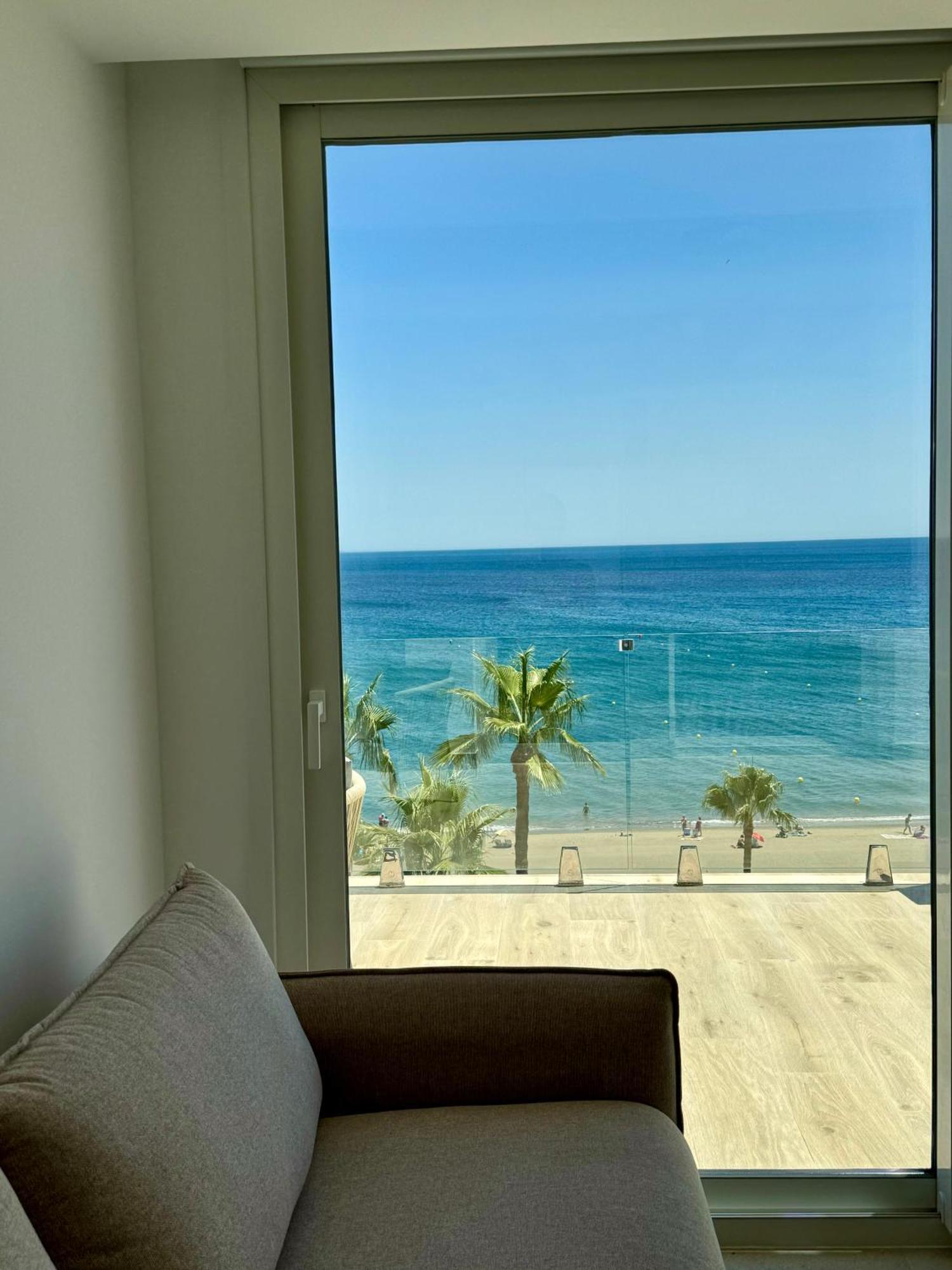 Sunnypalms - Beachfront Penthouse With Stunning Sea View Estepona Eksteriør bilde